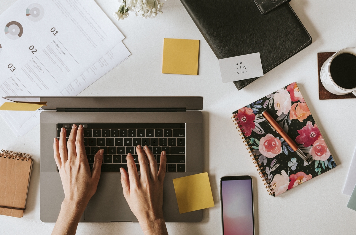 A woman making money blogging on her laptop.